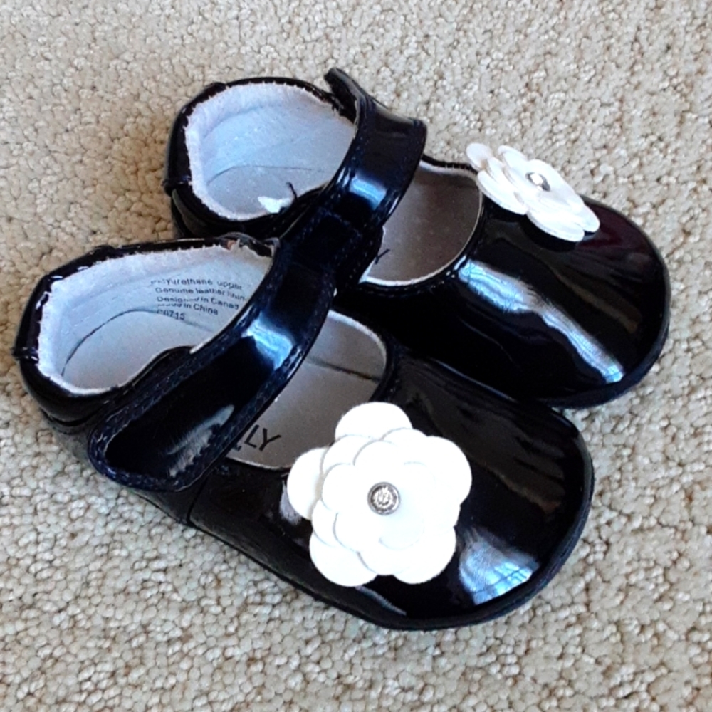 Diamond and flower baby moccasins